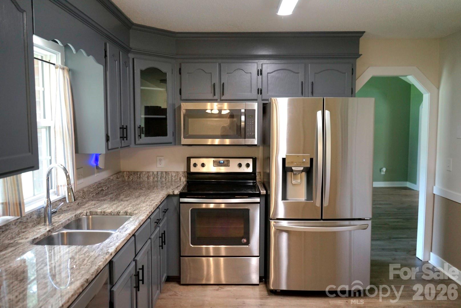 1035 Waterway Drive Property Photo 8