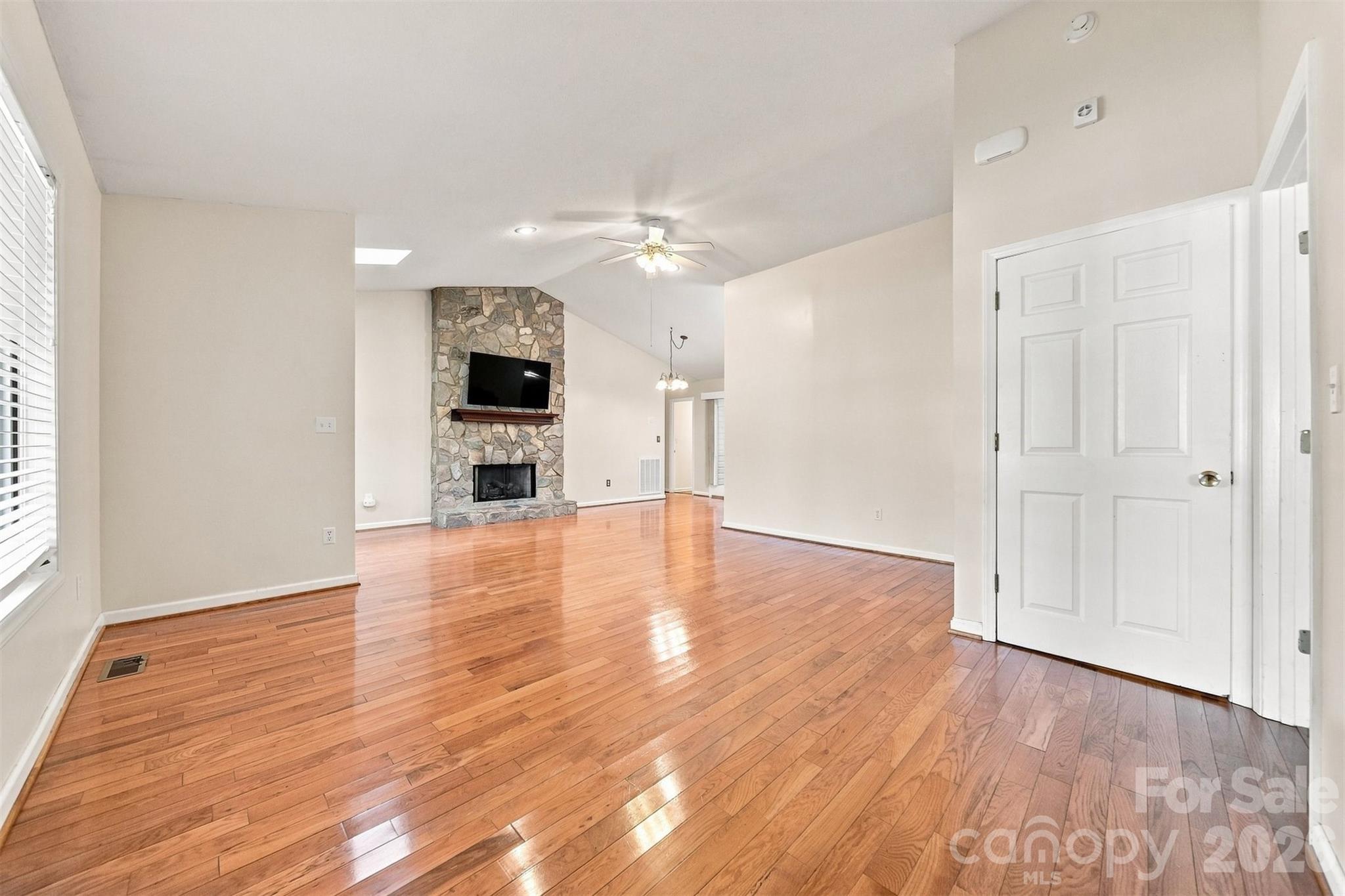 9 Daniel Circle Property Photo 6