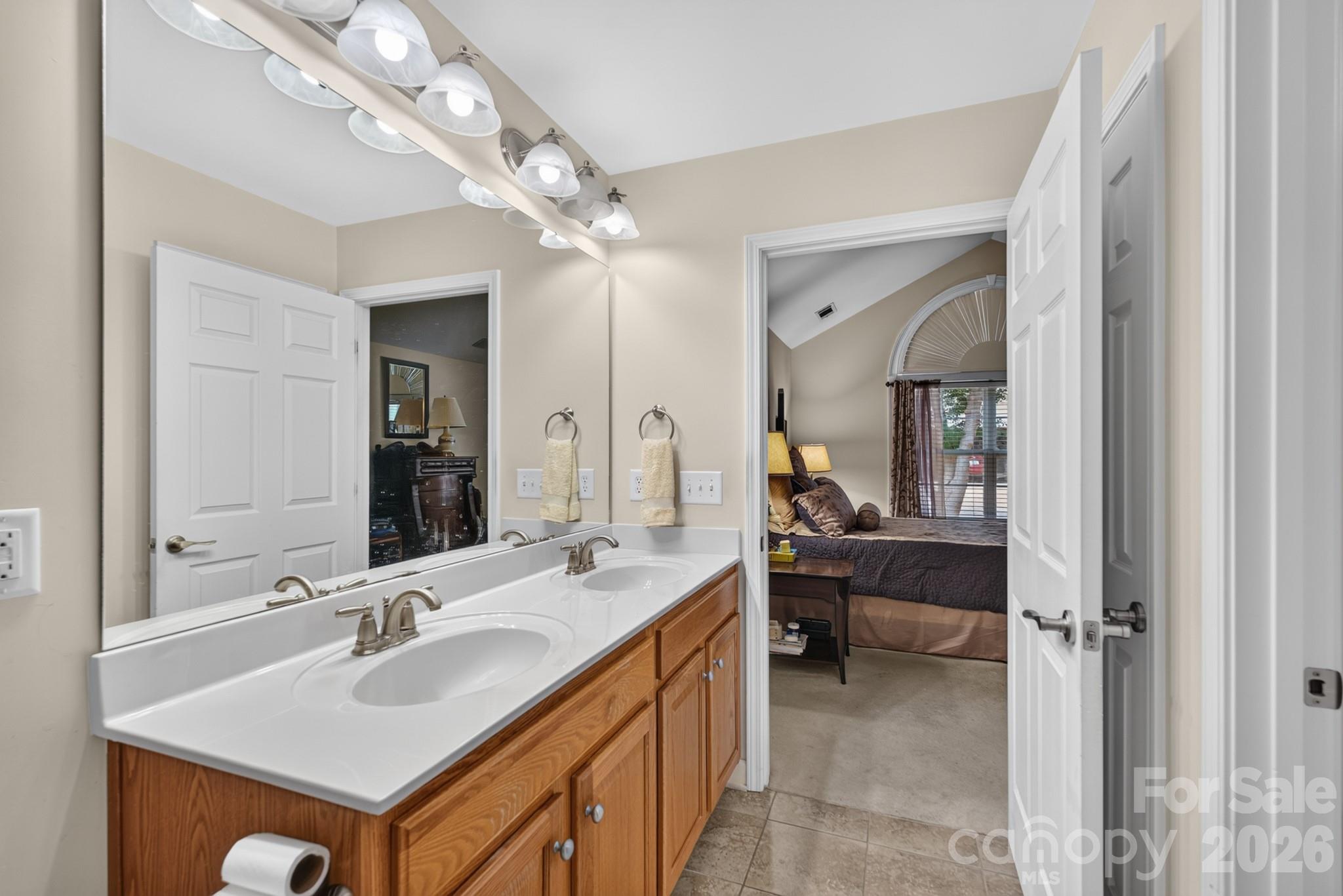 232 Lone Oak Circle Property Photo 21