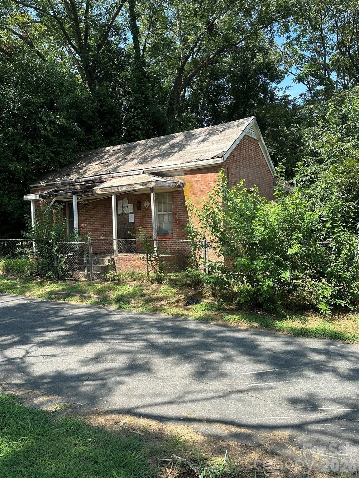 806 Gordon Street Property Photo 2