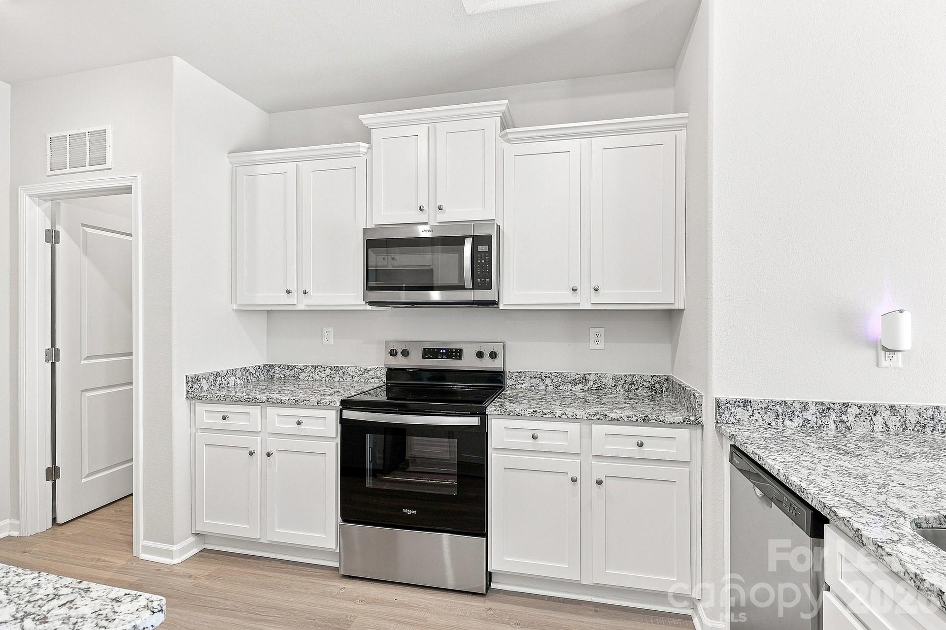 124 Lightning Drive Property Photo 4