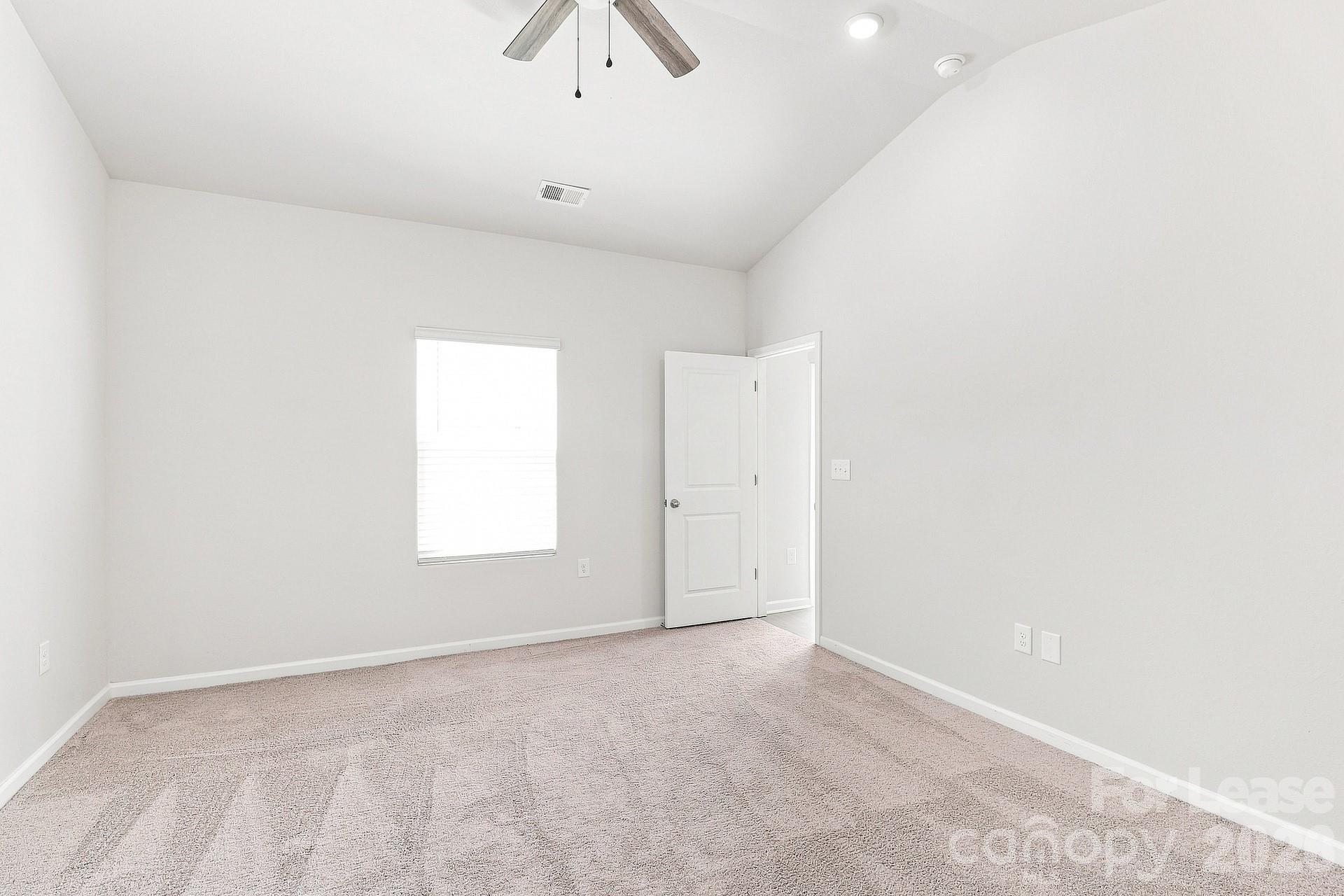 124 Lightning Drive Property Photo 5