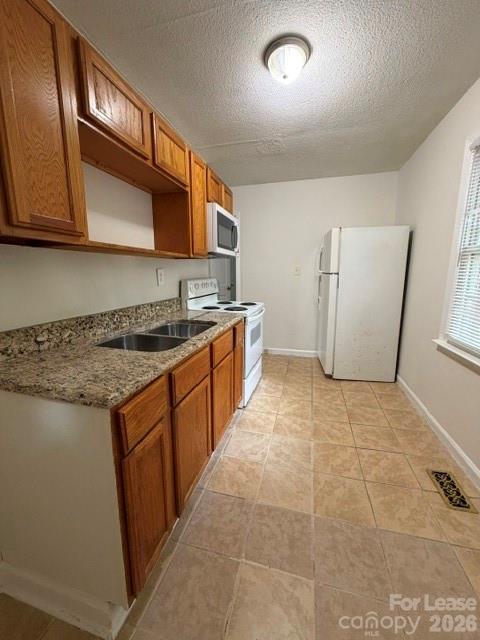 323 Lakewood Avenue 2 Property Photo 6