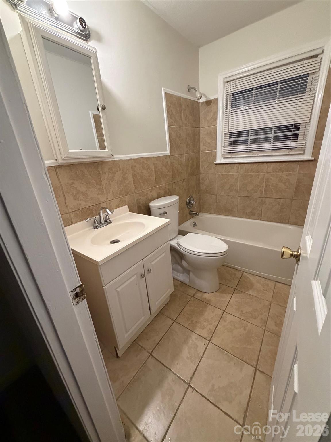 323 Lakewood Avenue 2 Property Photo 7