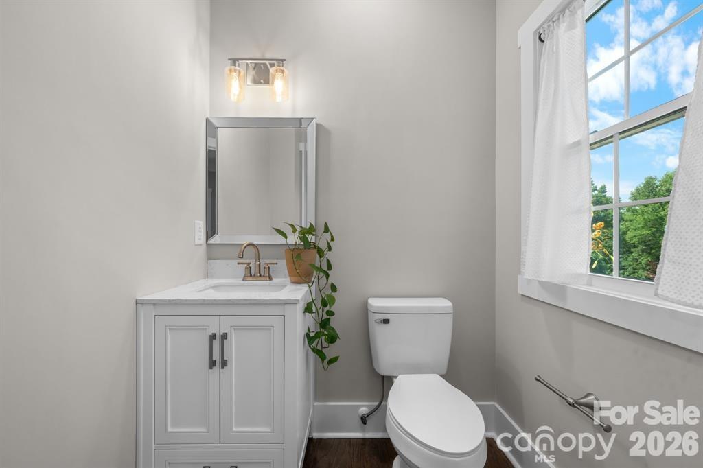 5046 Woodwinds Drive Property Photo 8