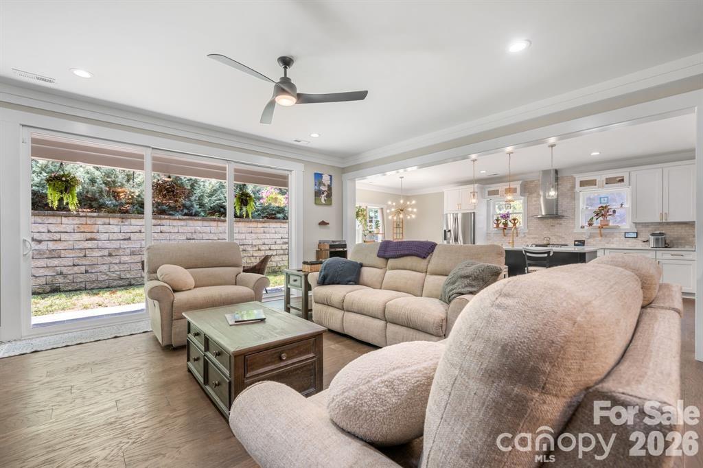 5046 Woodwinds Drive Property Photo 10
