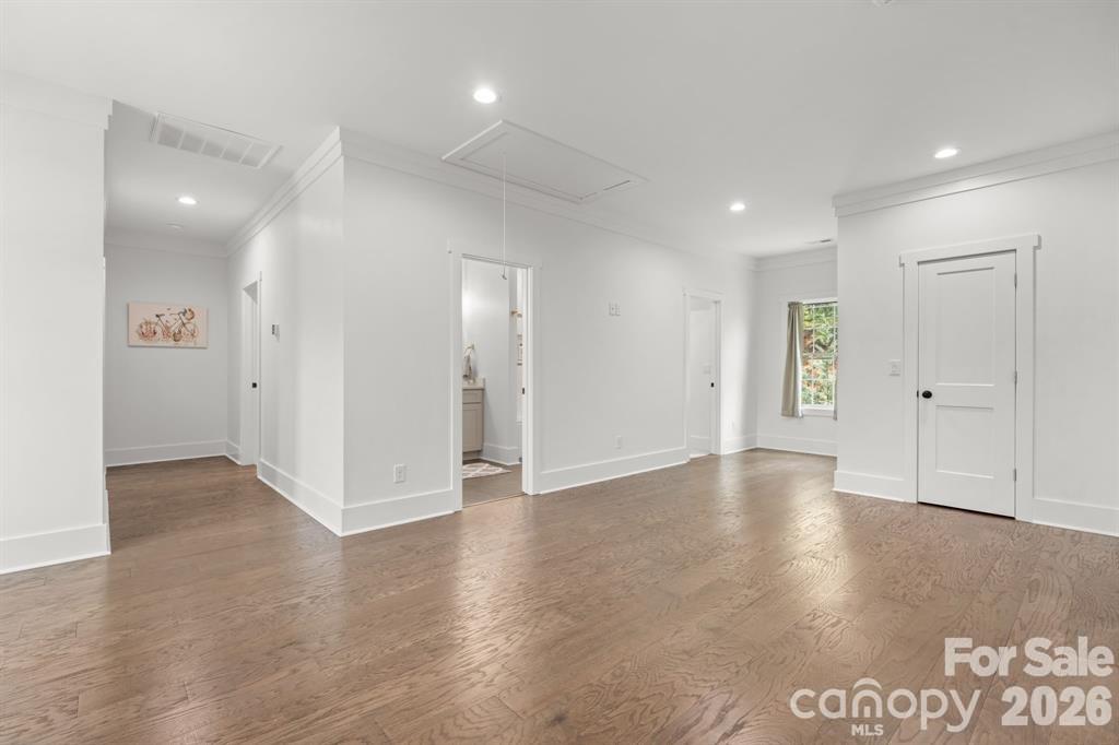 5046 Woodwinds Drive Property Photo 27