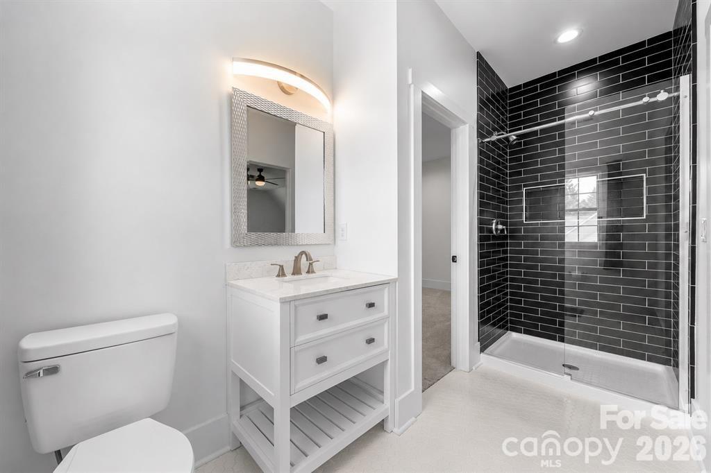 5046 Woodwinds Drive Property Photo 33