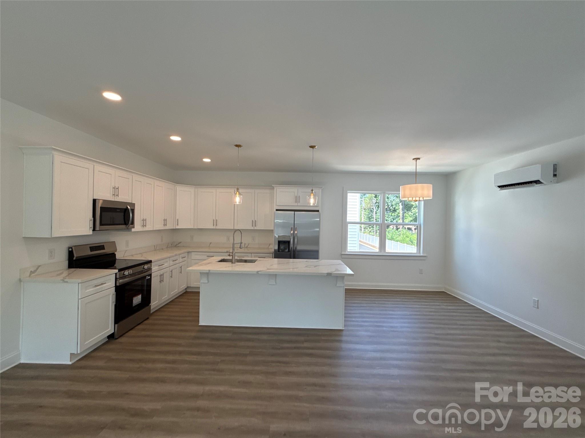 2100 Bombay Way Property Photo 3