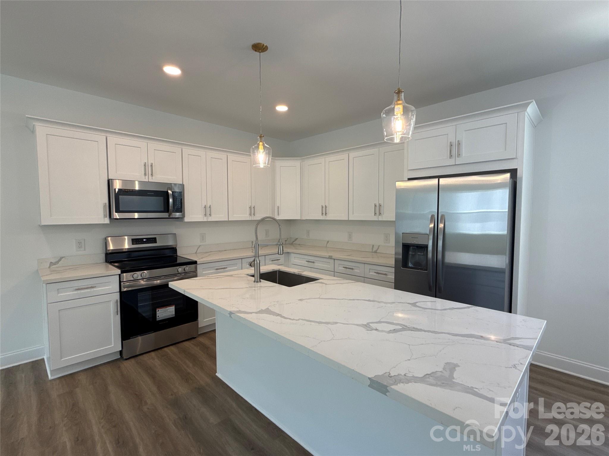 2100 Bombay Way Property Photo 4