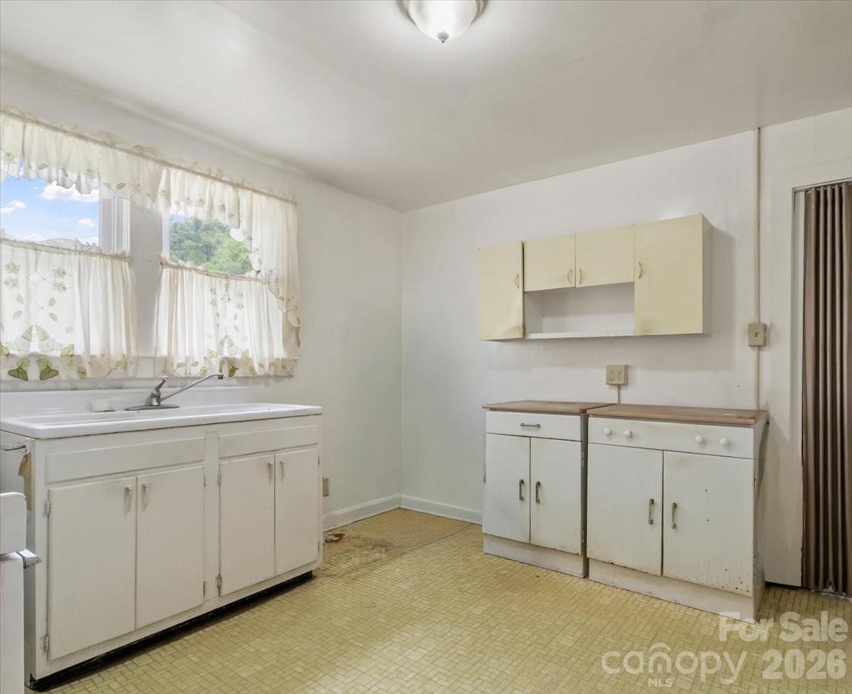 659 Newdale Church Road Property Photo 8