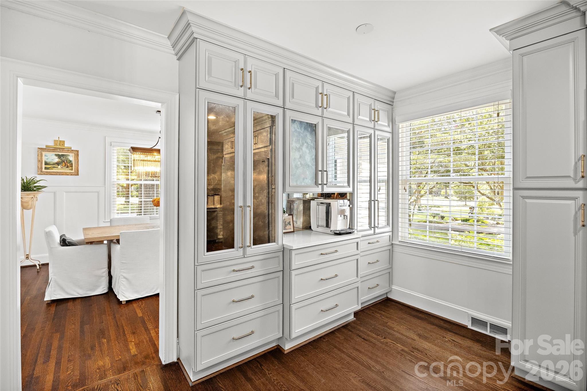 1838 S Wendover Road Property Photo 8