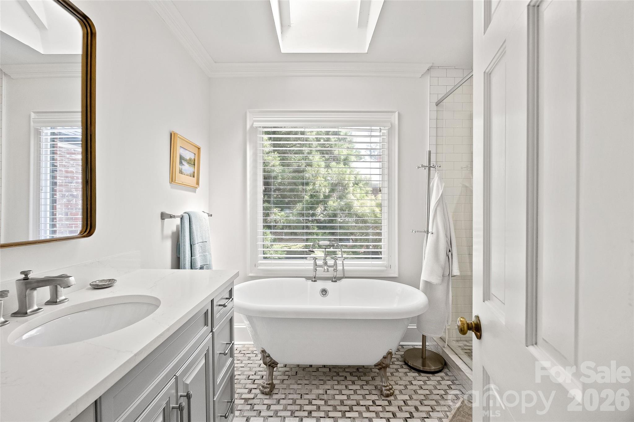 1838 S Wendover Road Property Photo 19