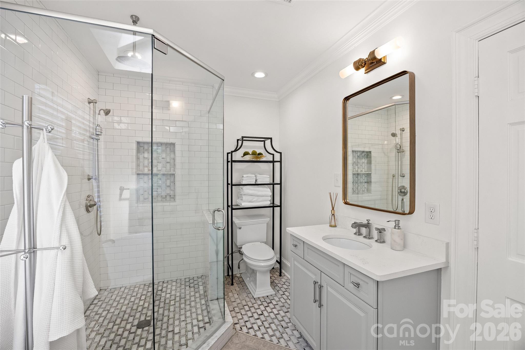 1838 S Wendover Road Property Photo 20
