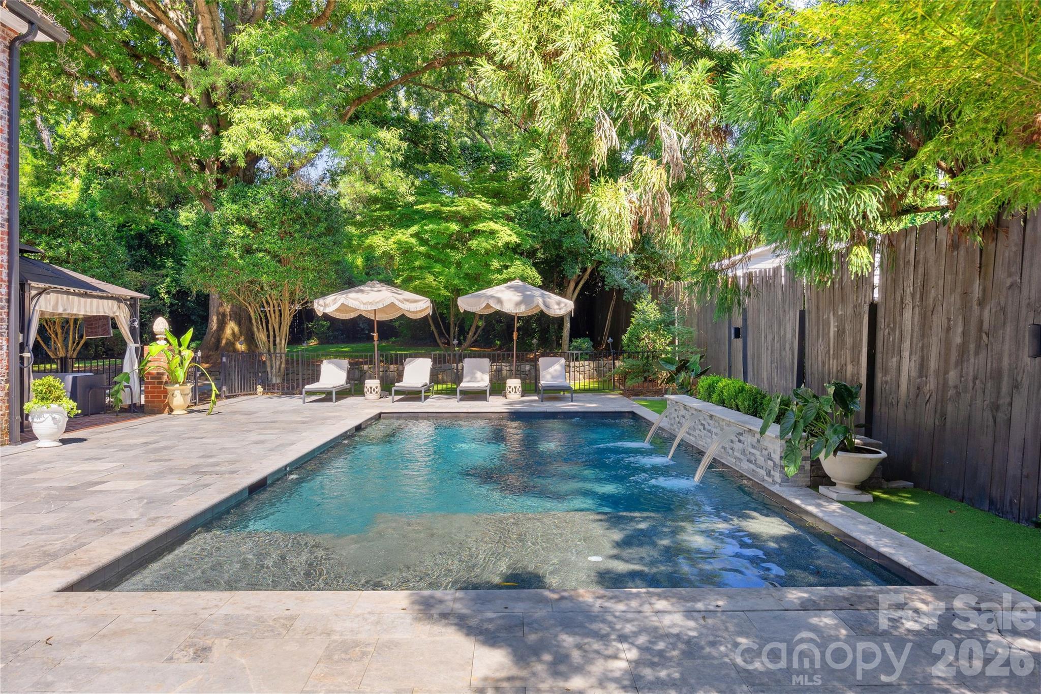 1838 S Wendover Road Property Photo 28