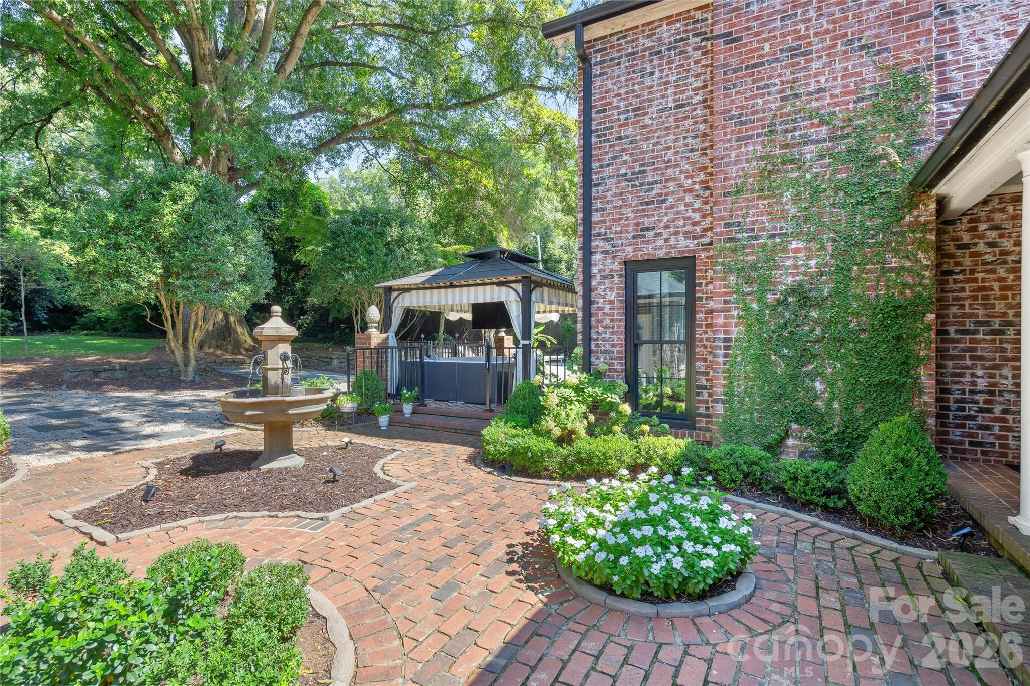 1838 S Wendover Road Property Photo 34