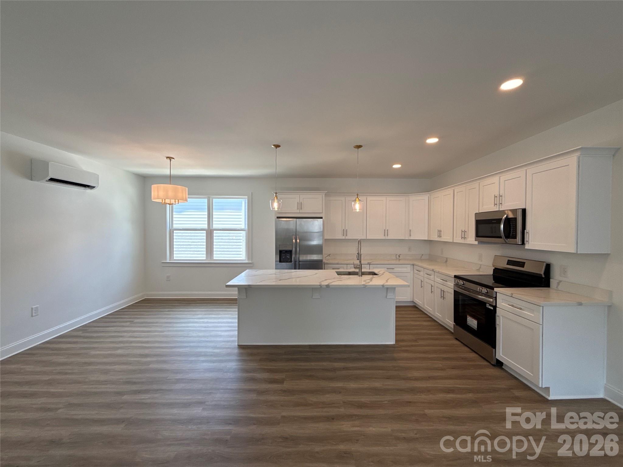 2106 Bombay Way Property Photo 3