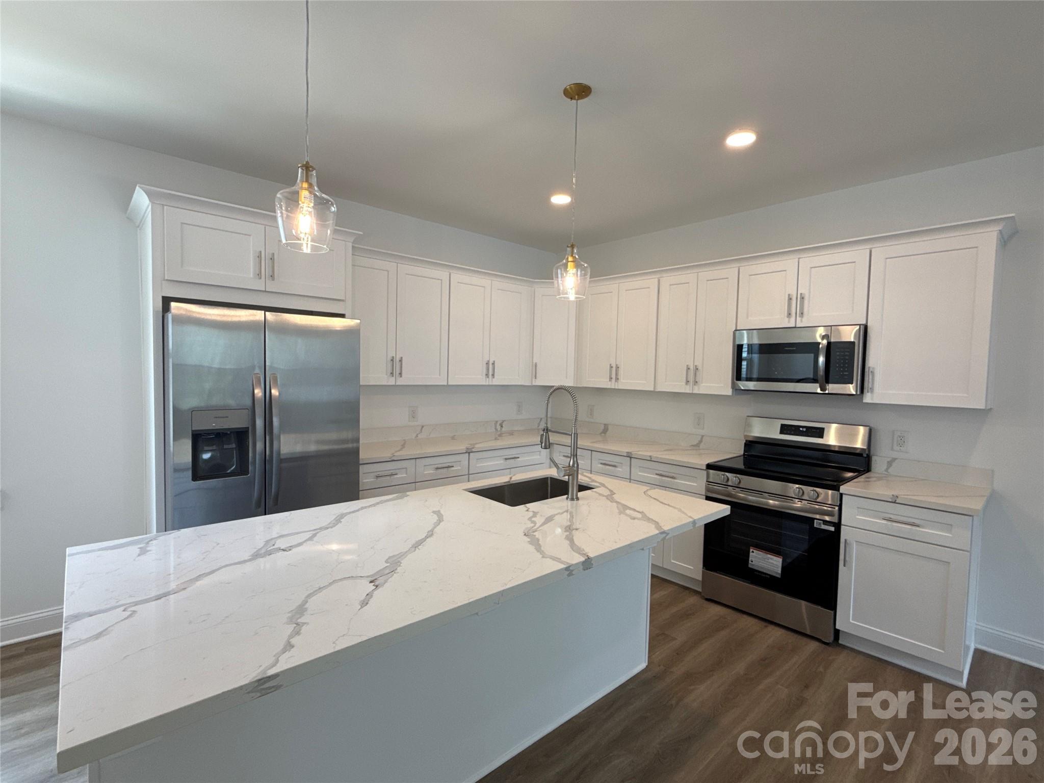 2106 Bombay Way Property Photo 4