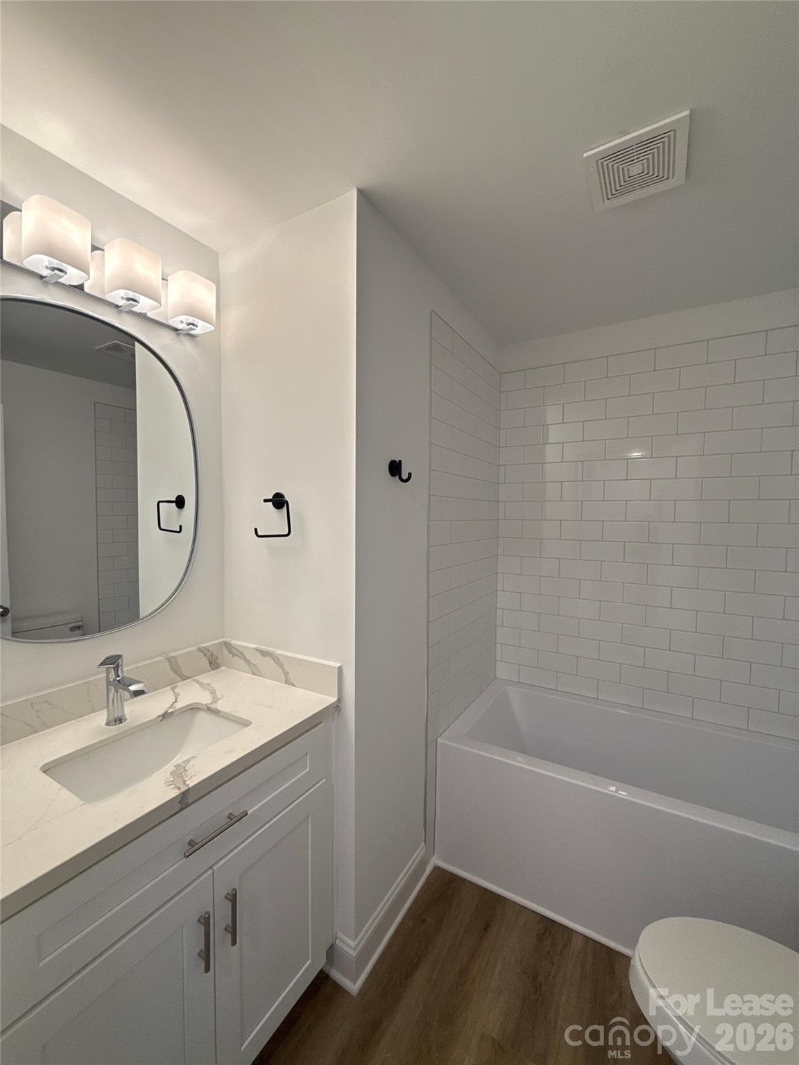 2106 Bombay Way Property Photo 12