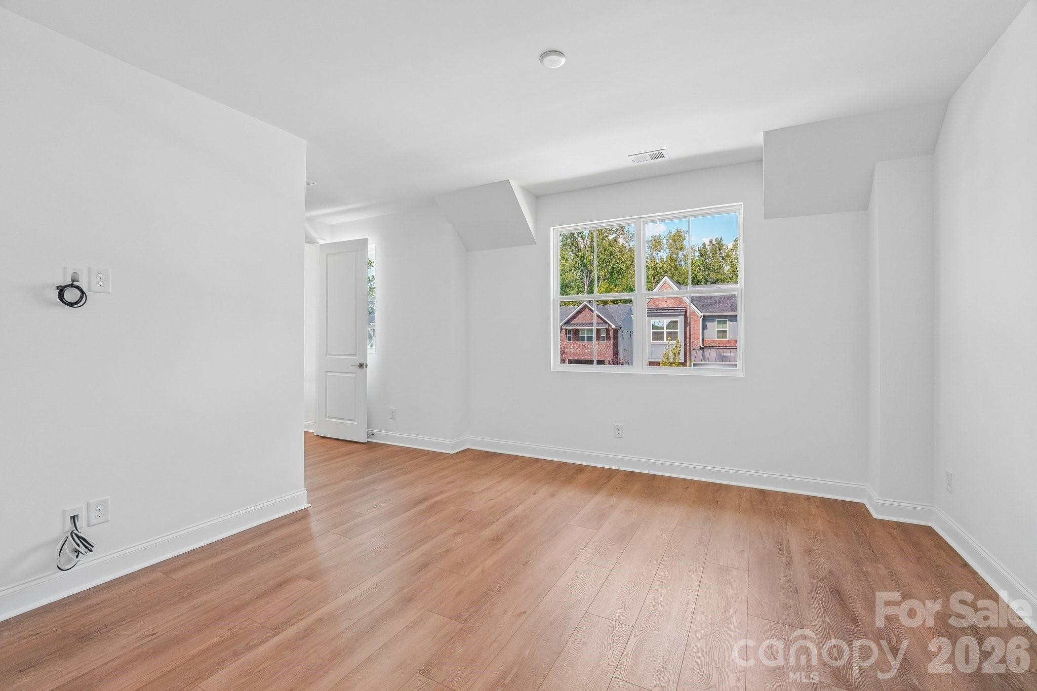 1009 Cobalt Drive Property Photo 6