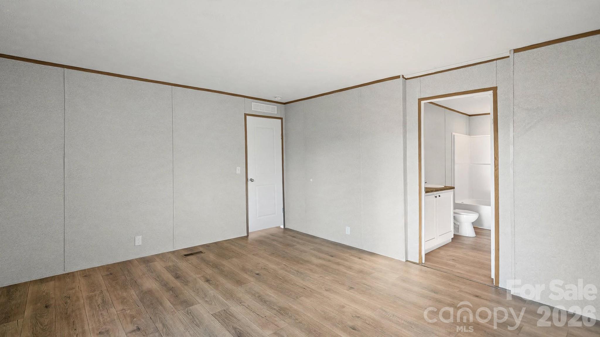2201 Kingston Road Property Photo 12