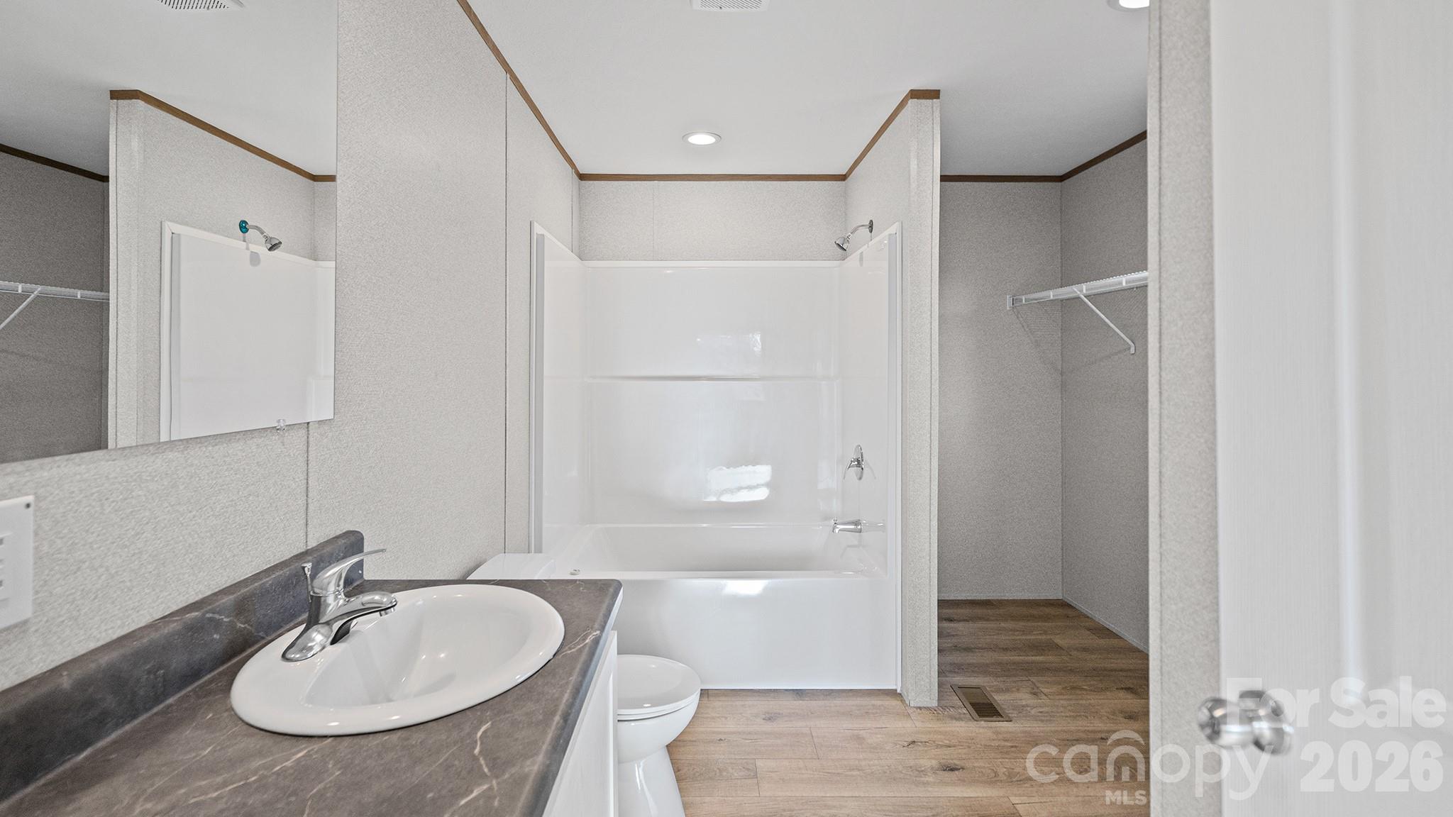 2201 Kingston Road Property Photo 13