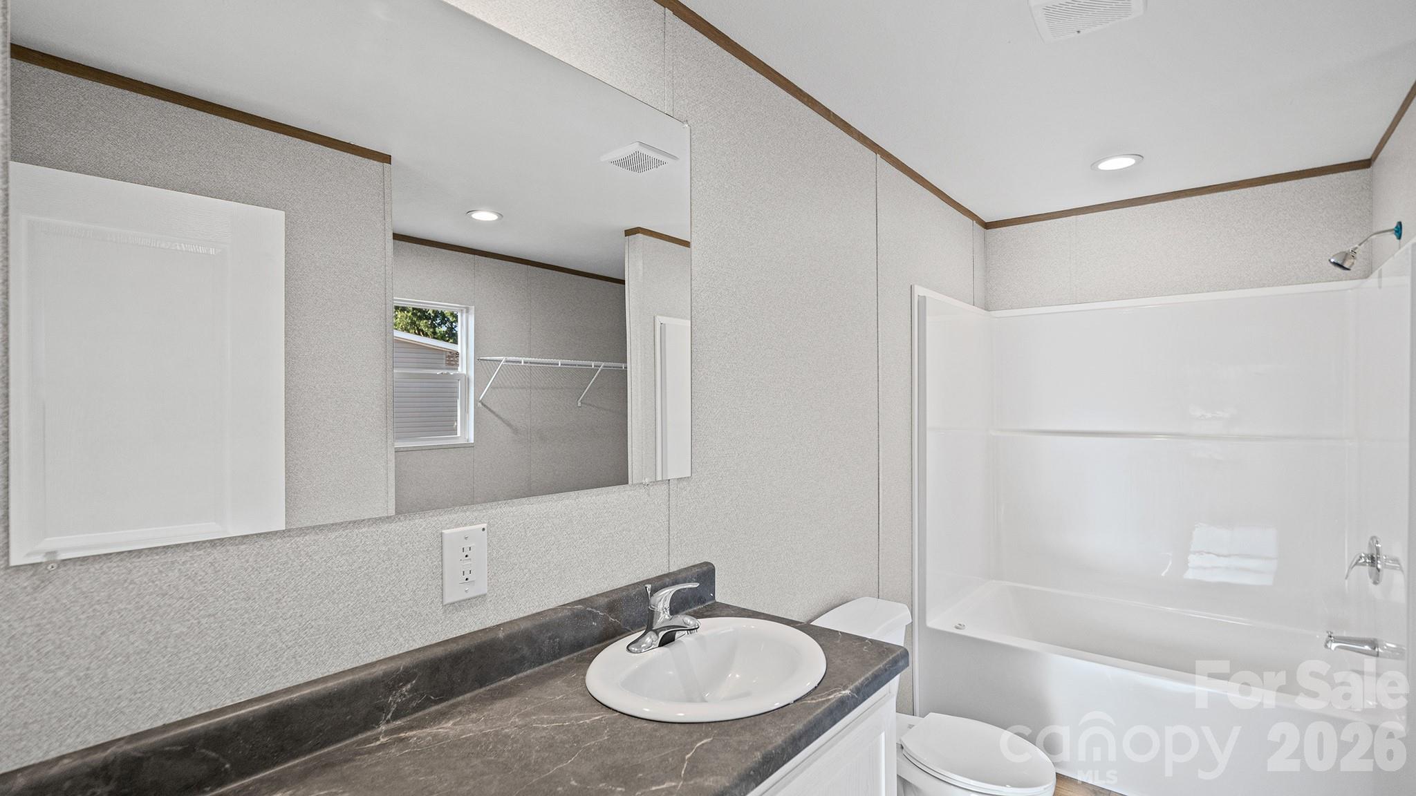 2201 Kingston Road Property Photo 14