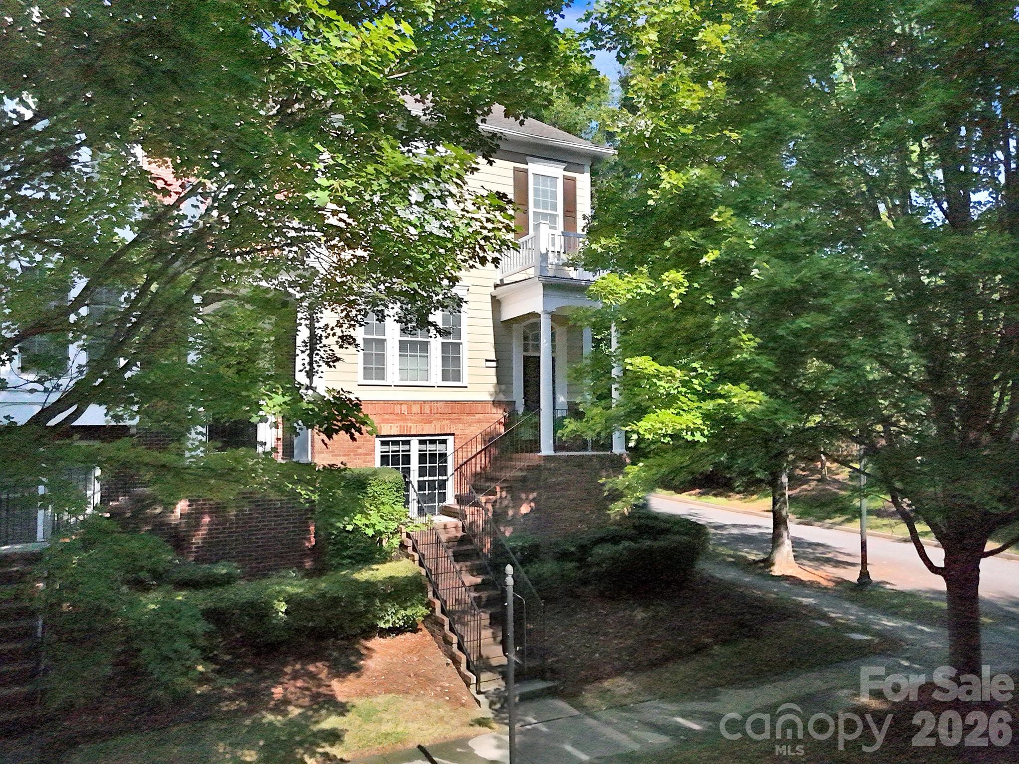 927 Lyndley Drive Property Photo 1