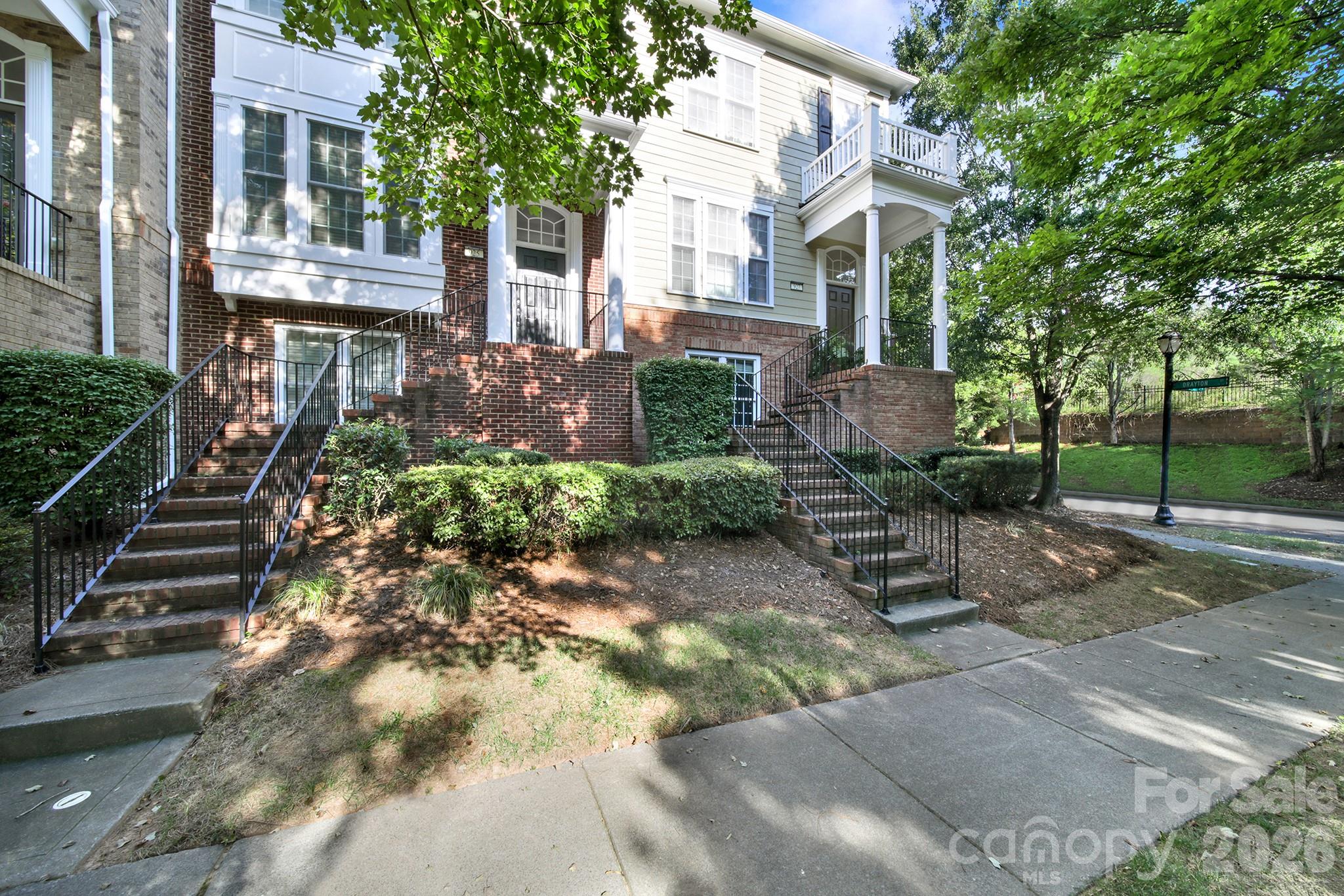 927 Lyndley Drive Property Photo 2