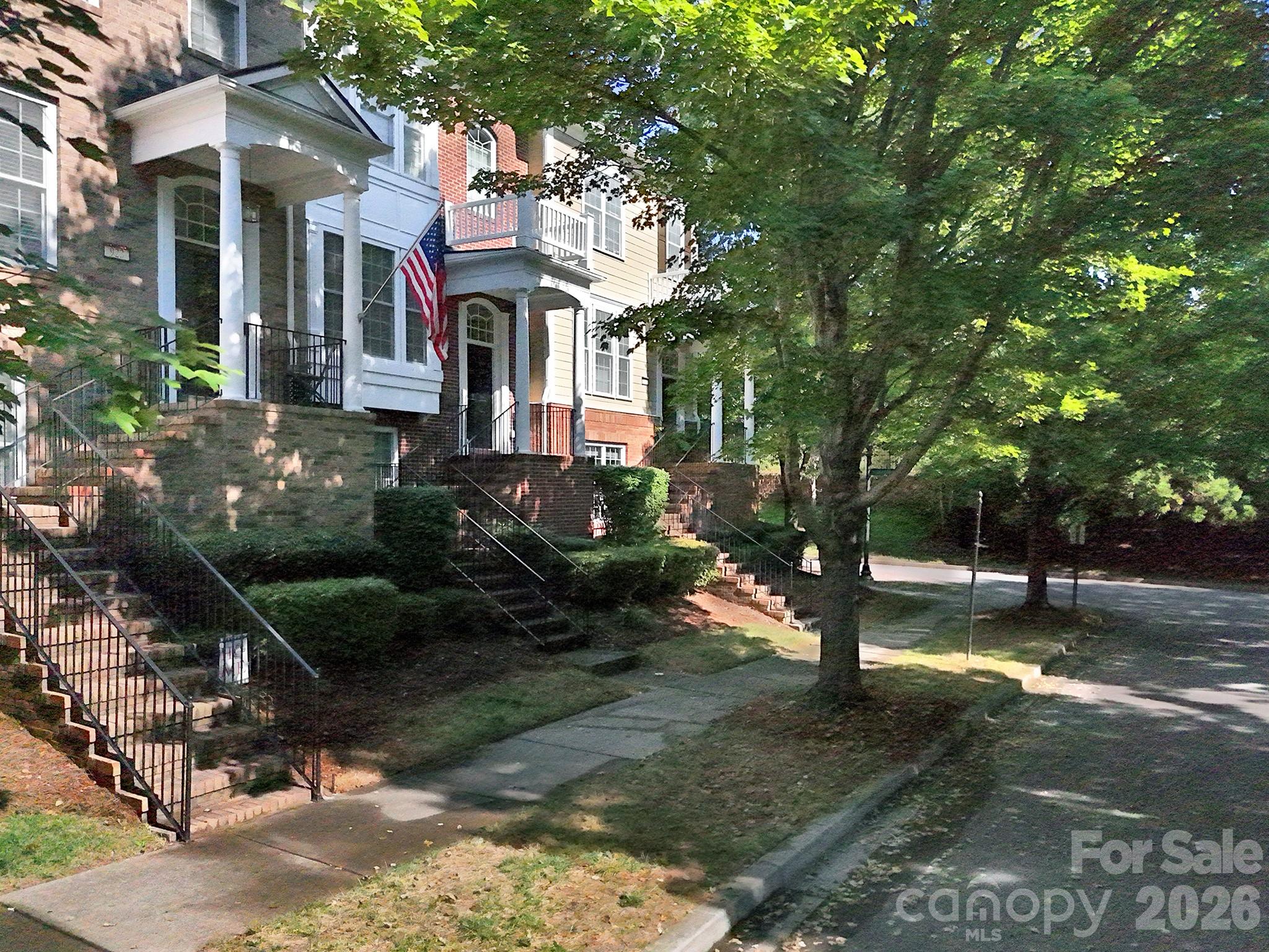 927 Lyndley Drive Property Photo 4