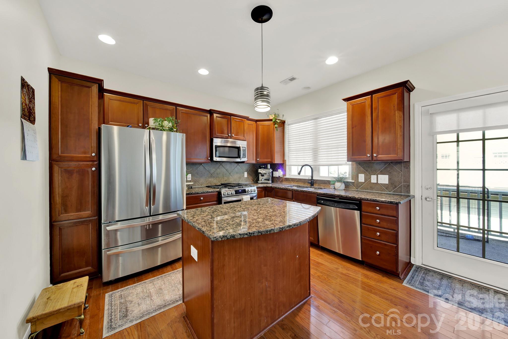927 Lyndley Drive Property Photo 10