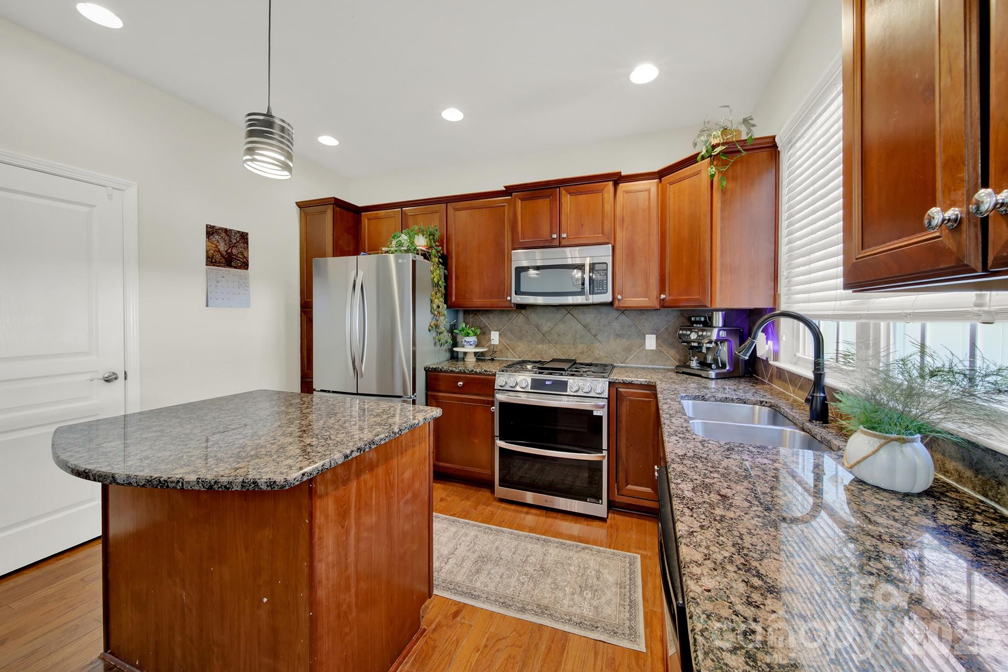 927 Lyndley Drive Property Photo 11