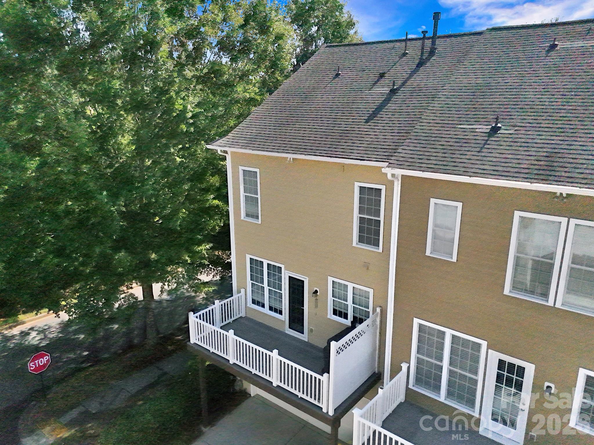 927 Lyndley Drive Property Photo 36
