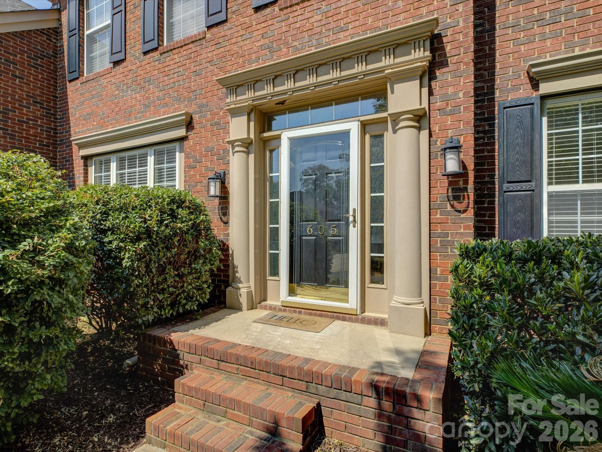 605 Queenswater Lane Property Photo 2