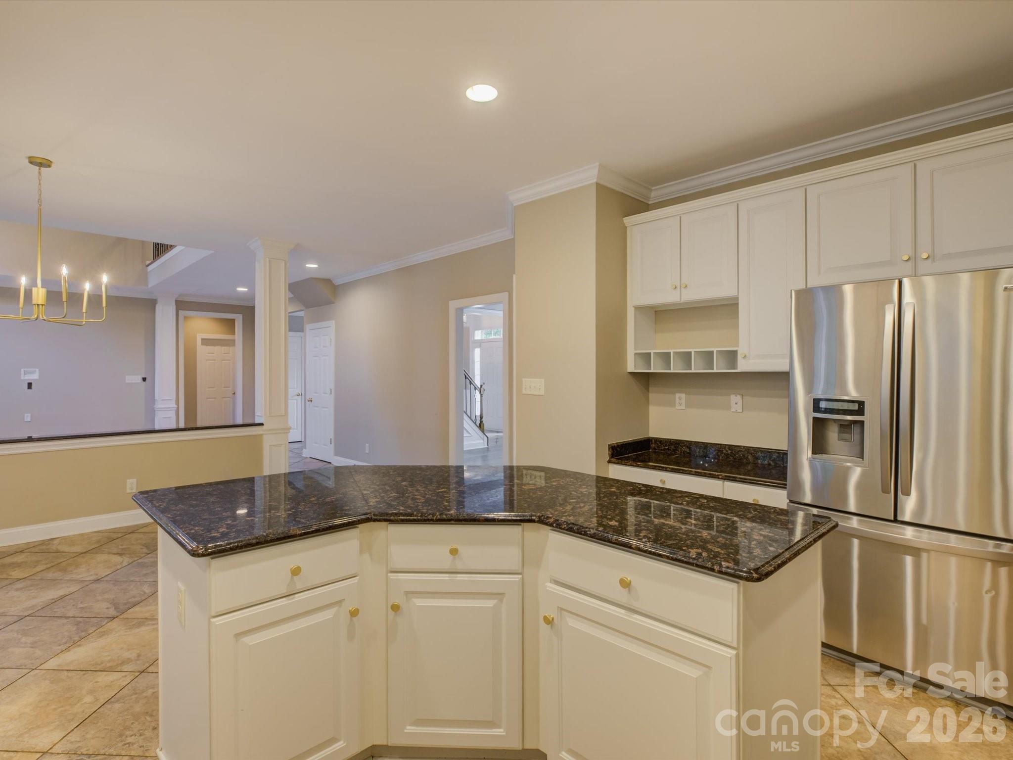 605 Queenswater Lane Property Photo 11