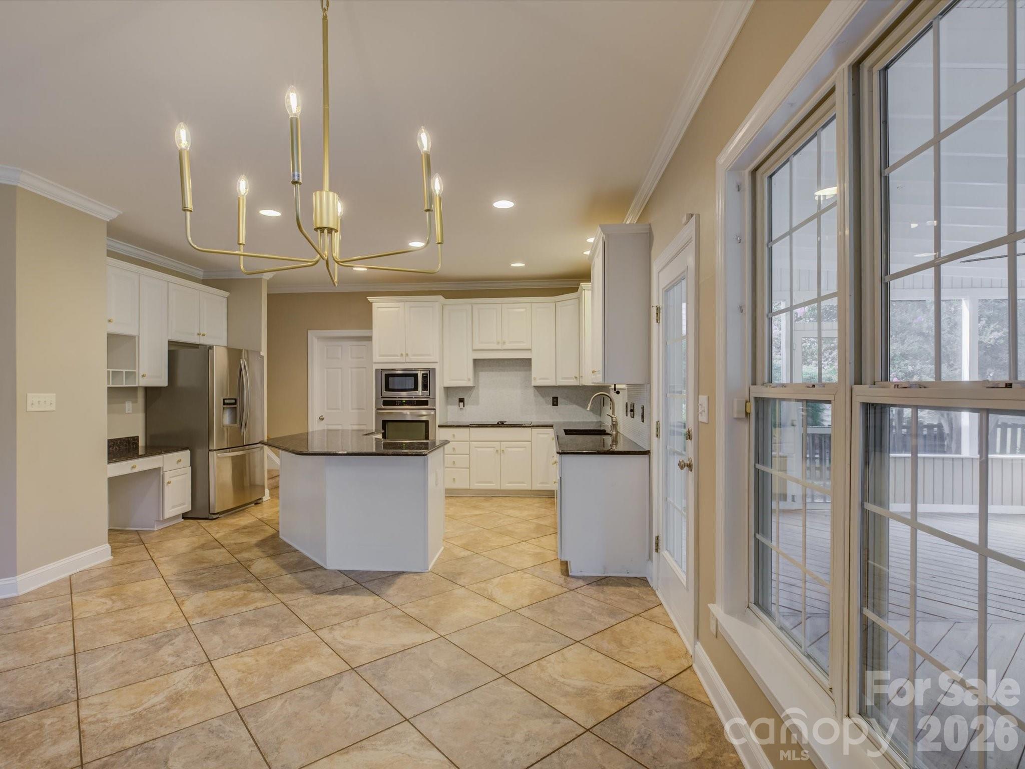 605 Queenswater Lane Property Photo 14