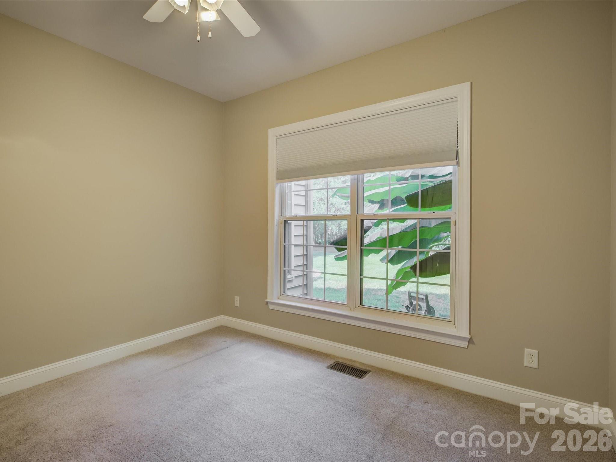 605 Queenswater Lane Property Photo 17