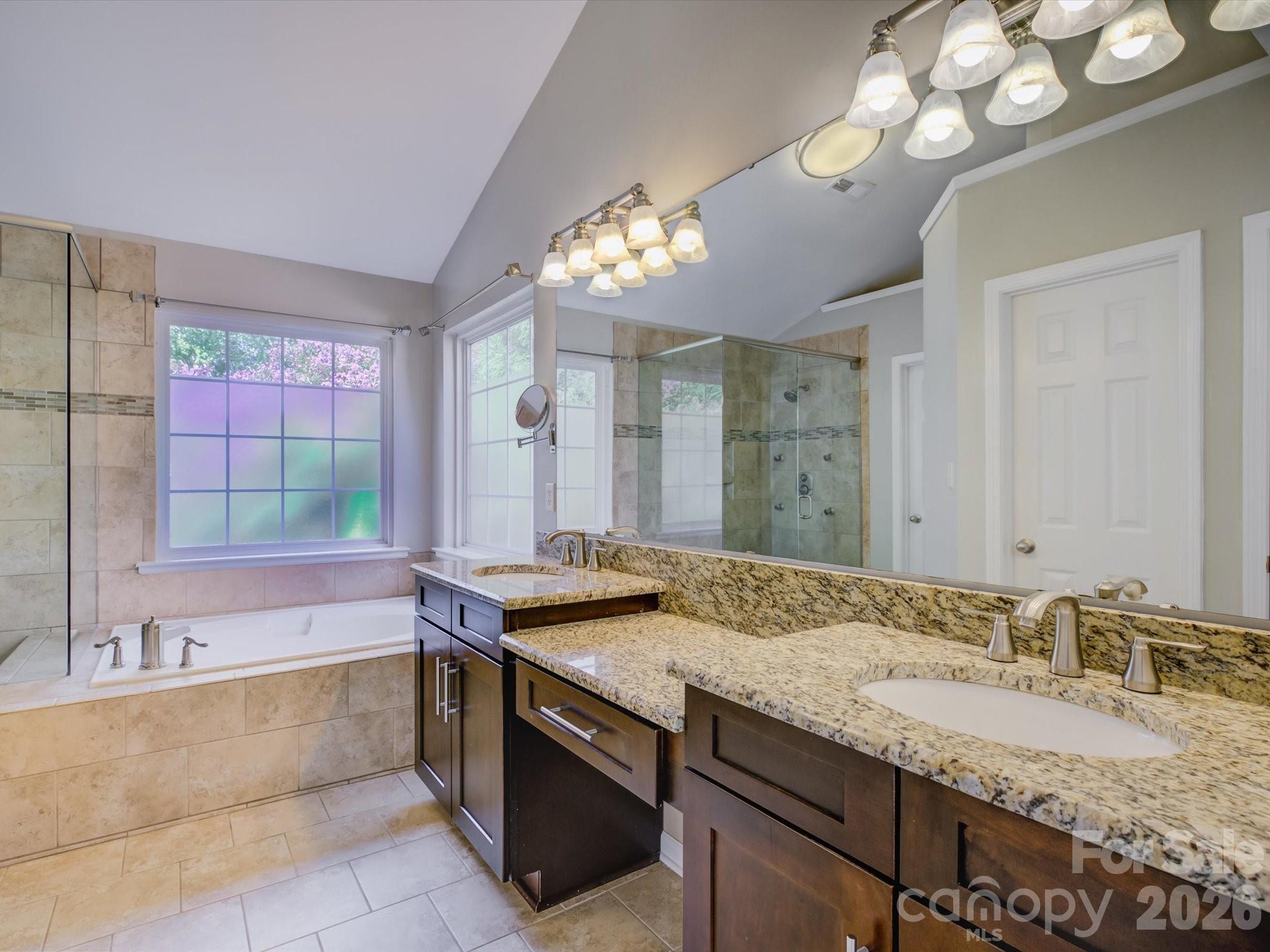 605 Queenswater Lane Property Photo 23