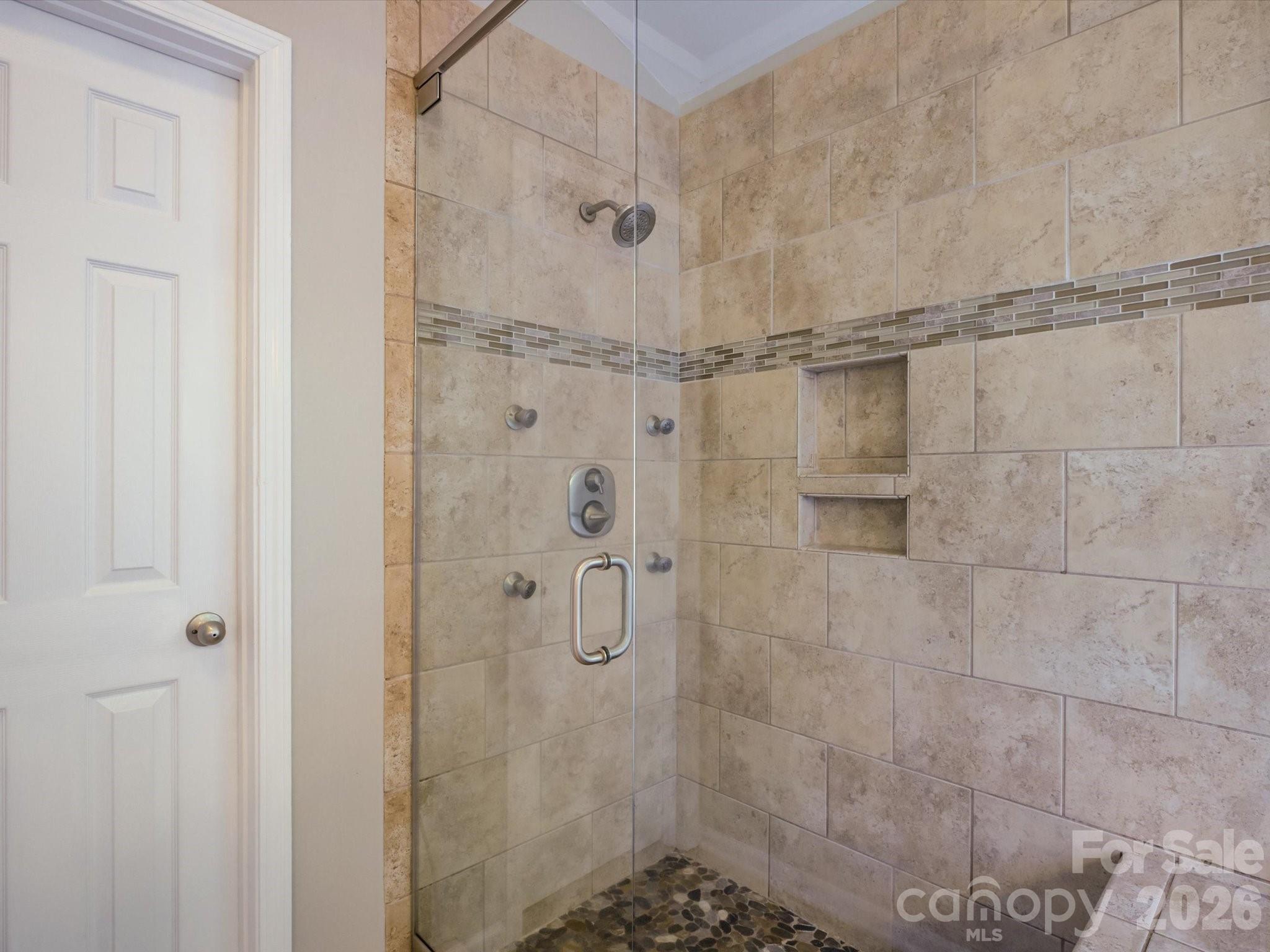 605 Queenswater Lane Property Photo 25
