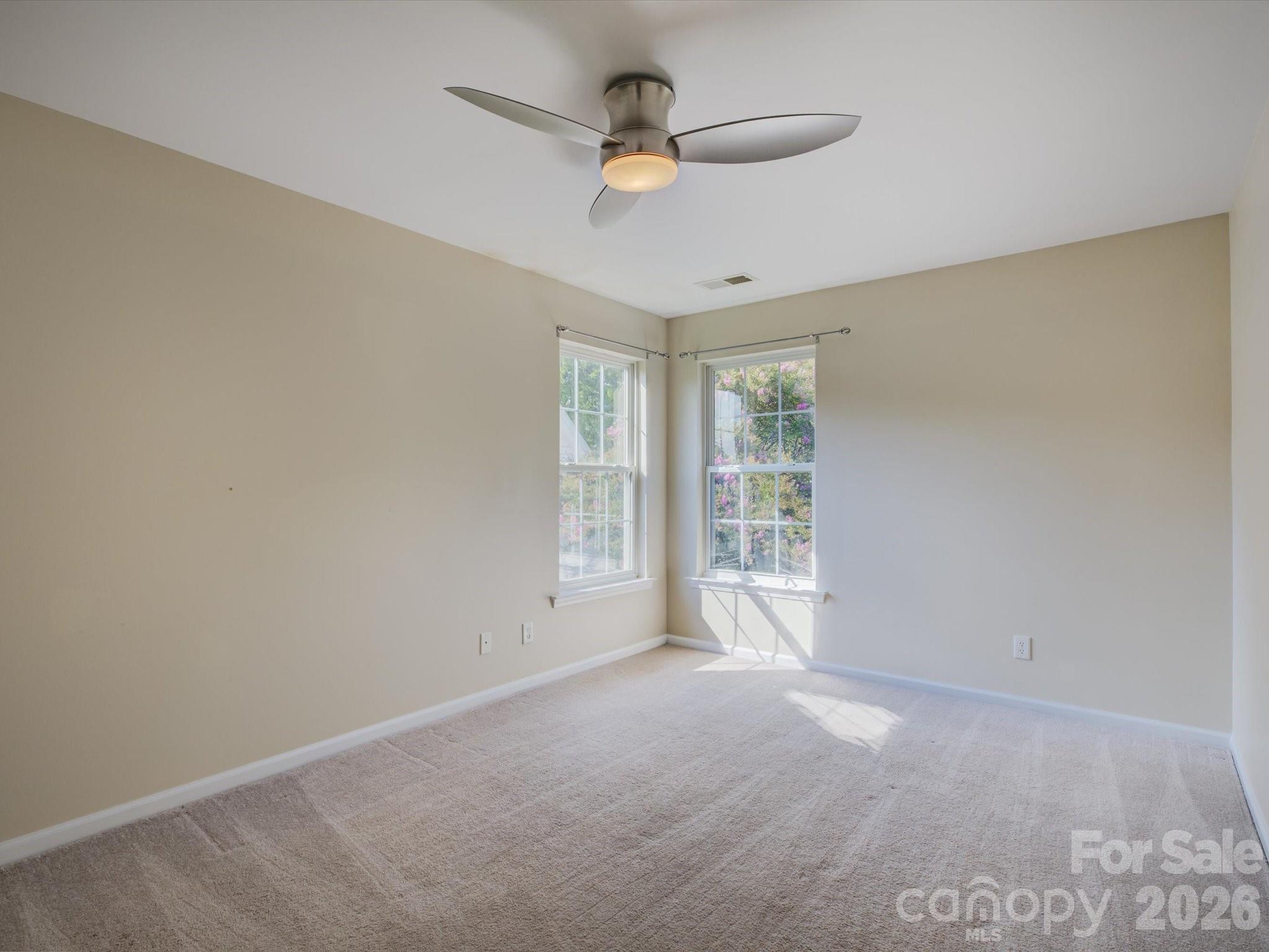 605 Queenswater Lane Property Photo 33