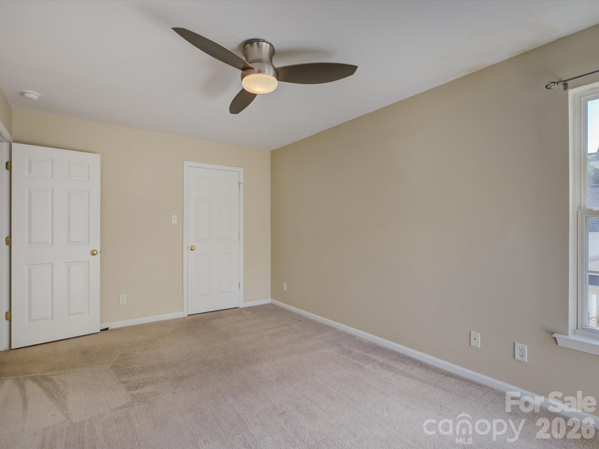 605 Queenswater Lane Property Photo 34