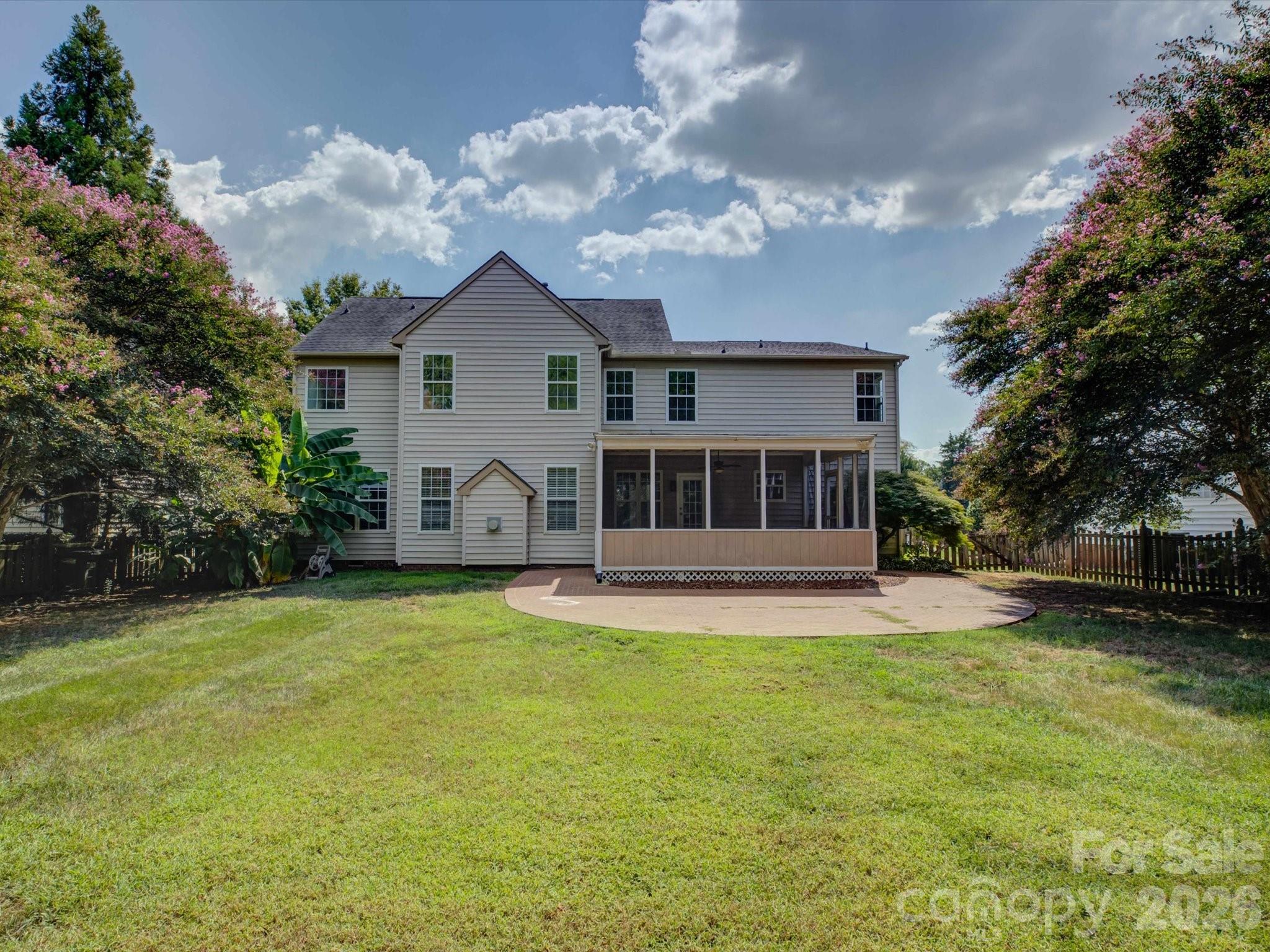 605 Queenswater Lane Property Photo 38
