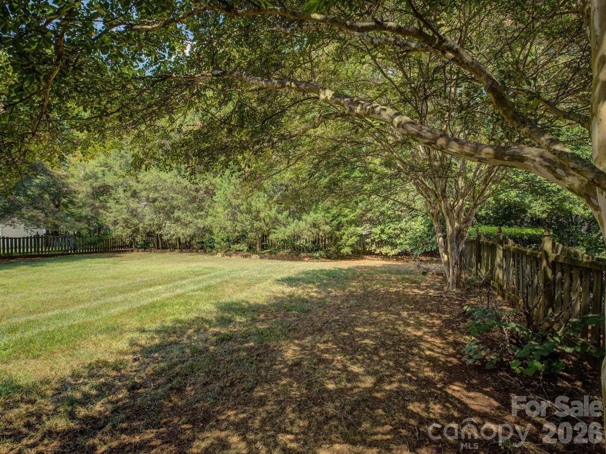 605 Queenswater Lane Property Photo 39