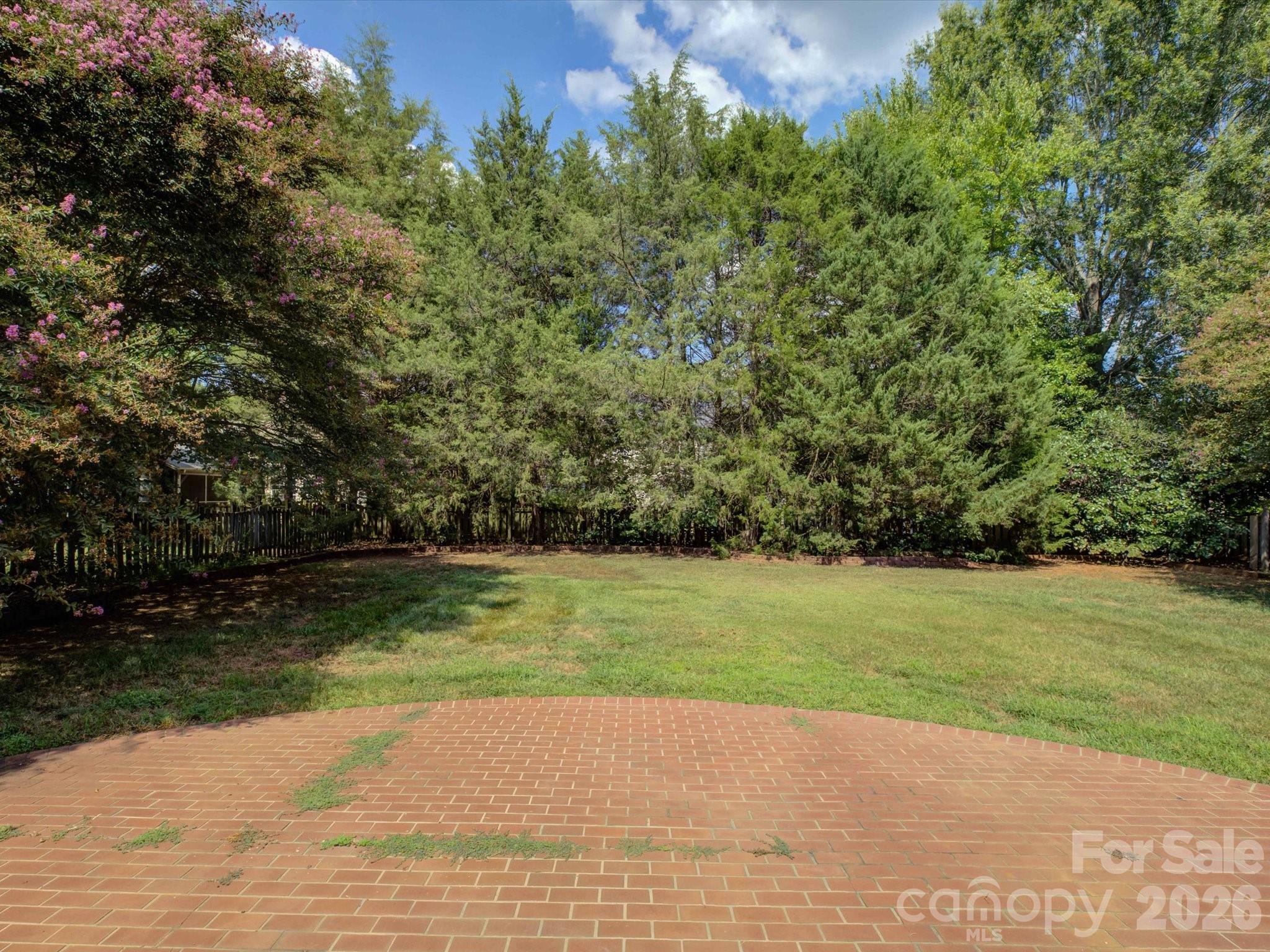 605 Queenswater Lane Property Photo 41