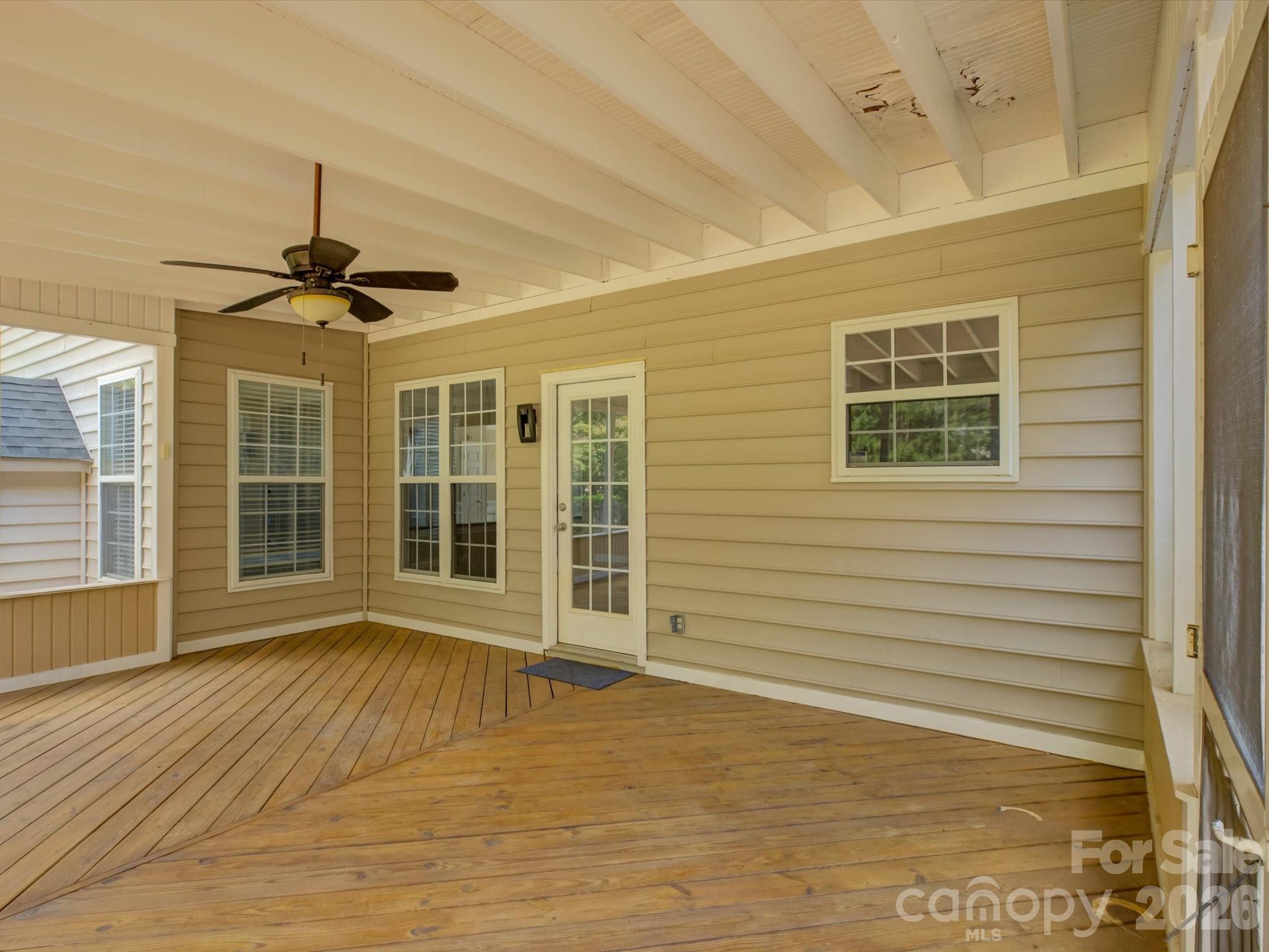 605 Queenswater Lane Property Photo 43