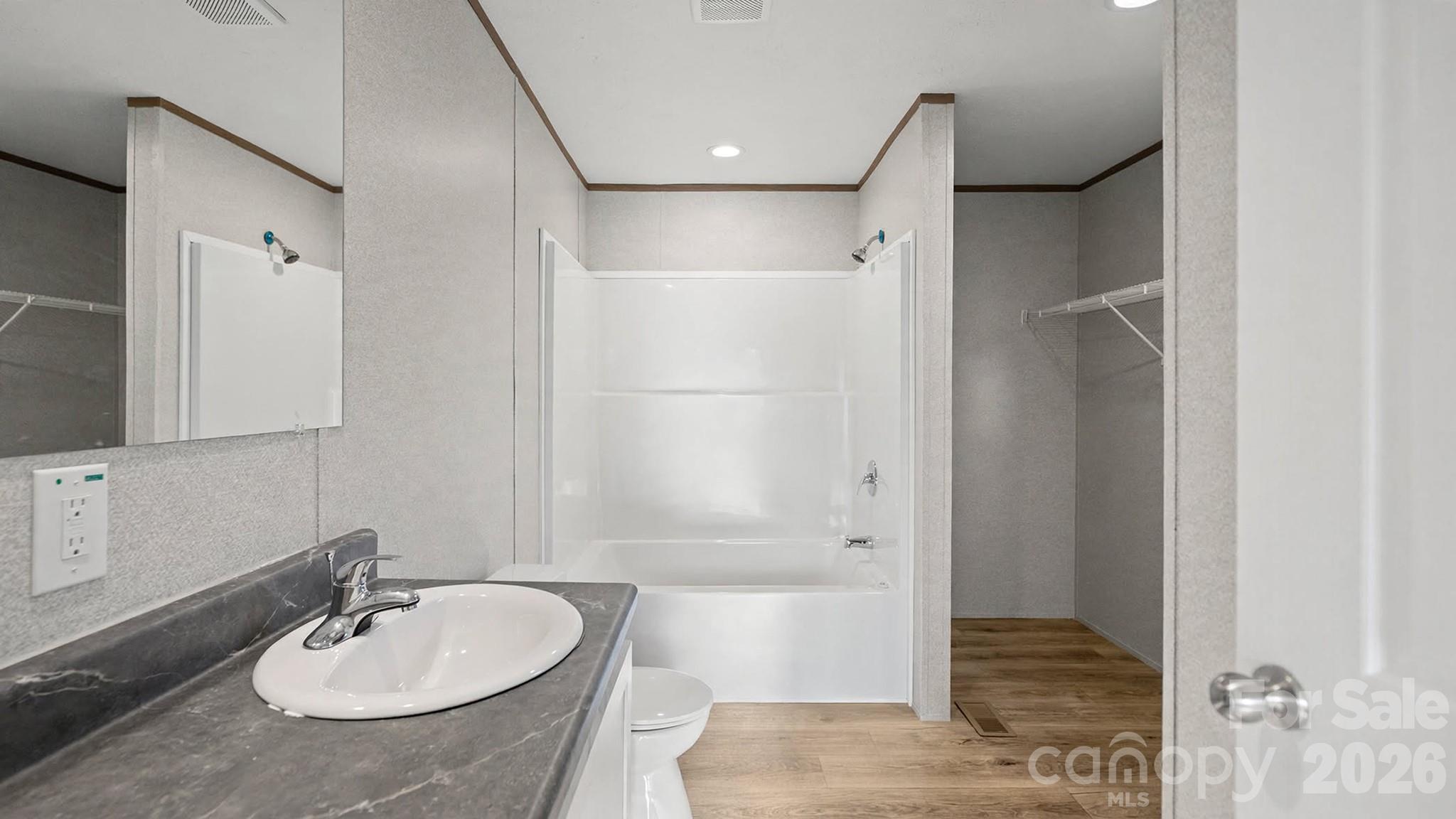 2203 Kingston Road Property Photo 7