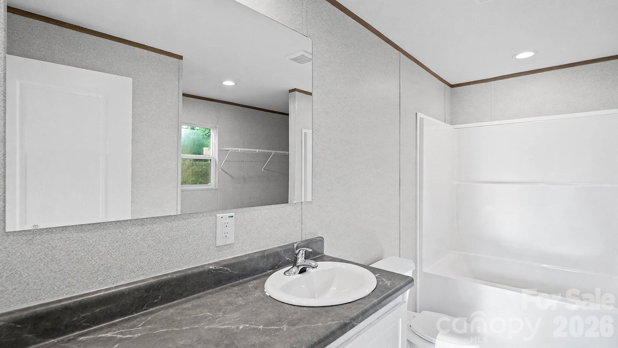 2203 Kingston Road Property Photo 8