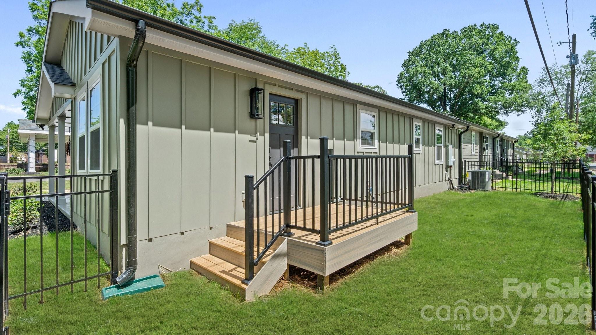 125 Oregon Street Property Photo 2