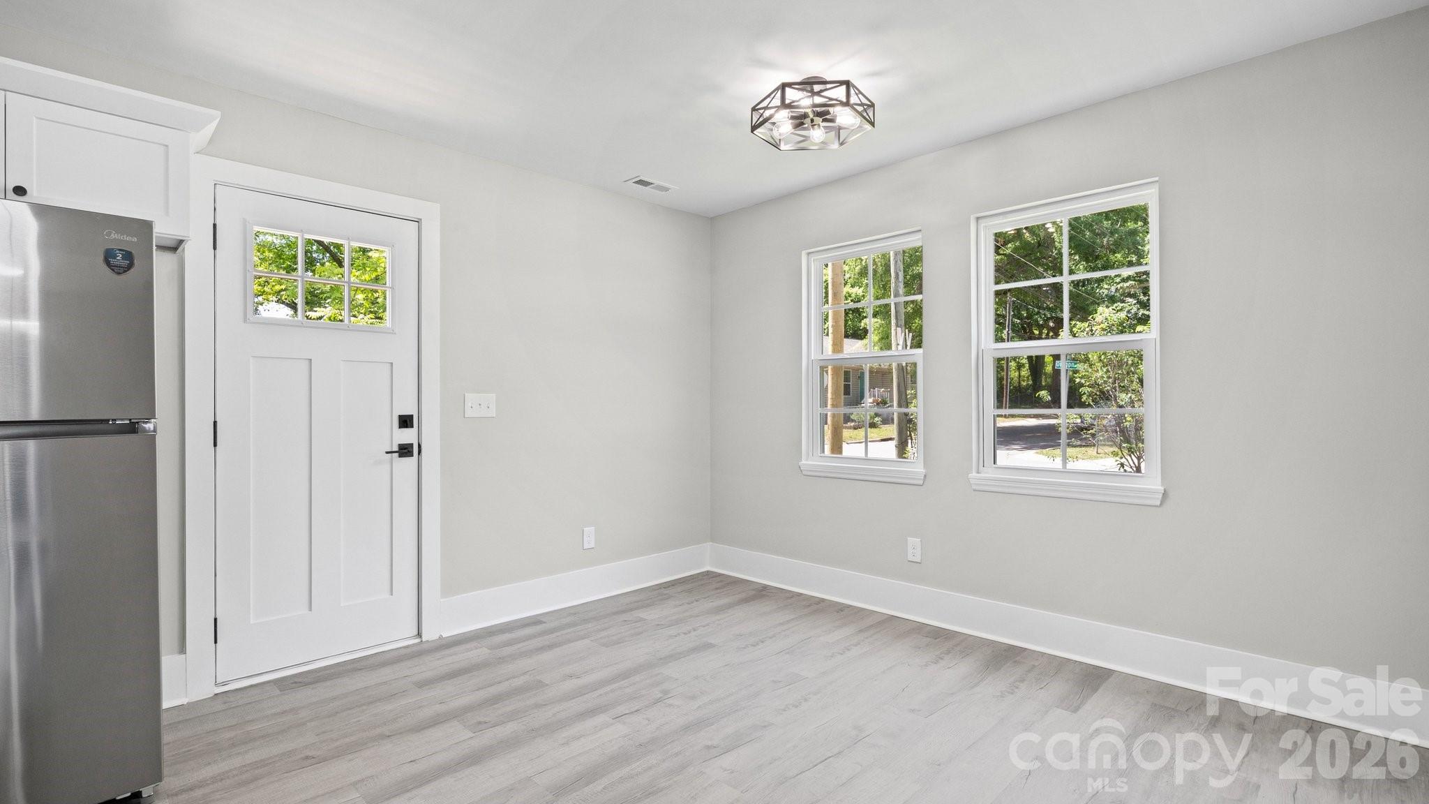 125 Oregon Street Property Photo 11