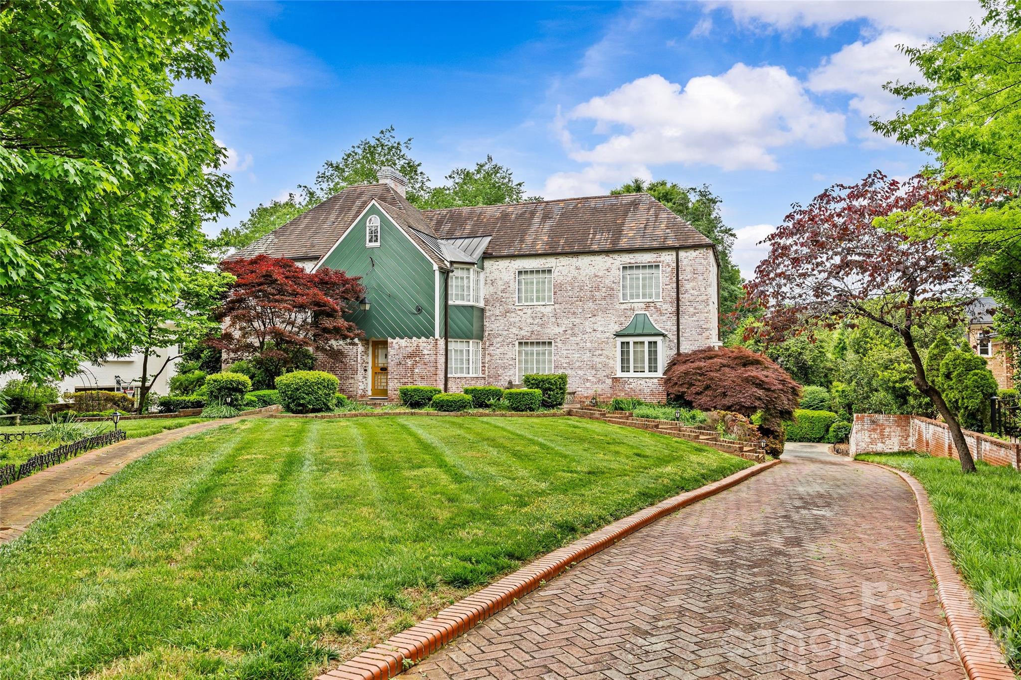 1858 Queens Road Property Photo 2
